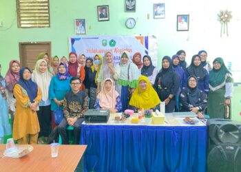 Fakultas Ilmu Administrasi – Unilak Bekali Ibu-Ibu PKK Maredan Barat dengan Literasi Digital untuk Cegah Kekerasan Siber